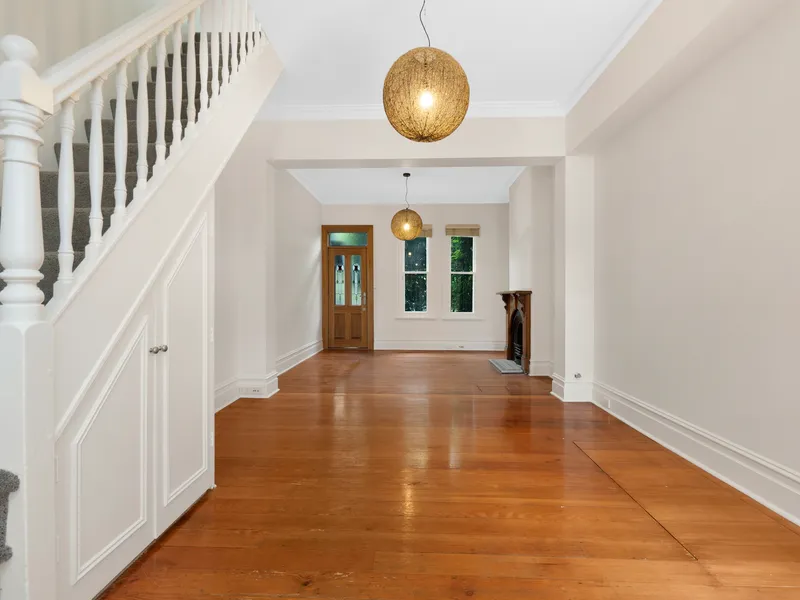 Superb Victorian Terrace In Perfect Location