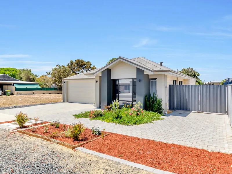 Modern Home with Side Access !