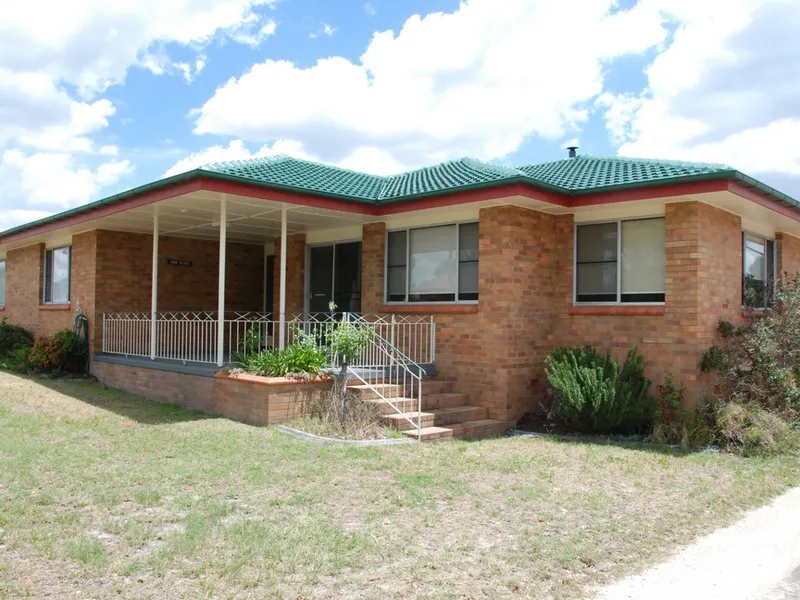 NEW PRICING - BRICK HOME WITH ‘GOOD BONES’!!  HUGE LIVING AREAS!! 