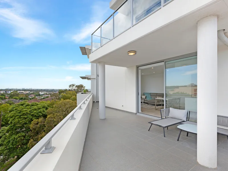 Sub-Penthouse Apartment - Fully Furnished 