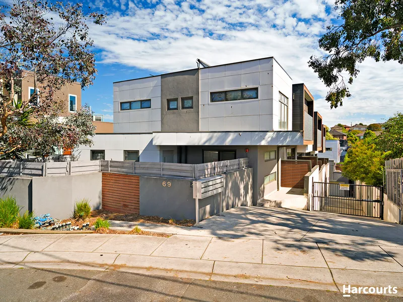 Modern Living, Short Stroll to Westfield