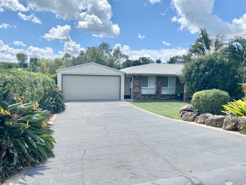 FAMILY HOME WITH ALL THE EXTRAS!!!