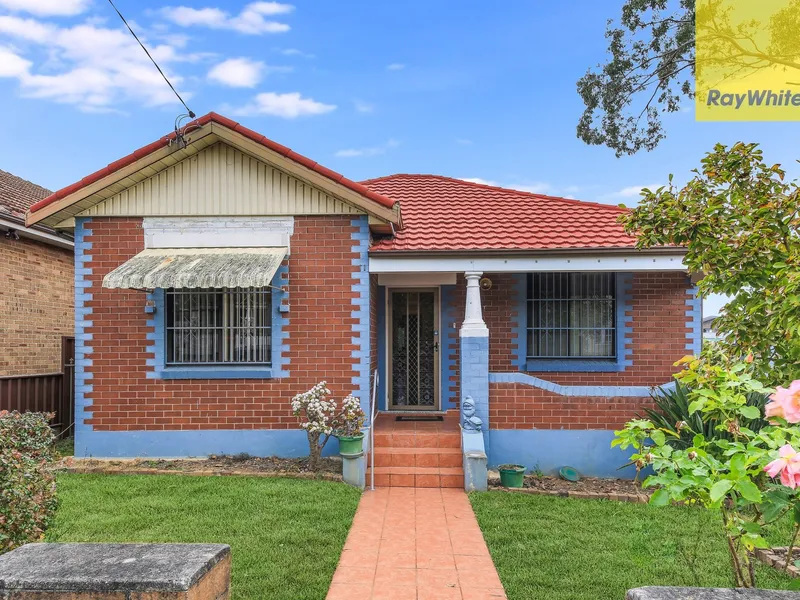 DOUBLE BRICK BUNGALOW WITH GRANNY FLAT