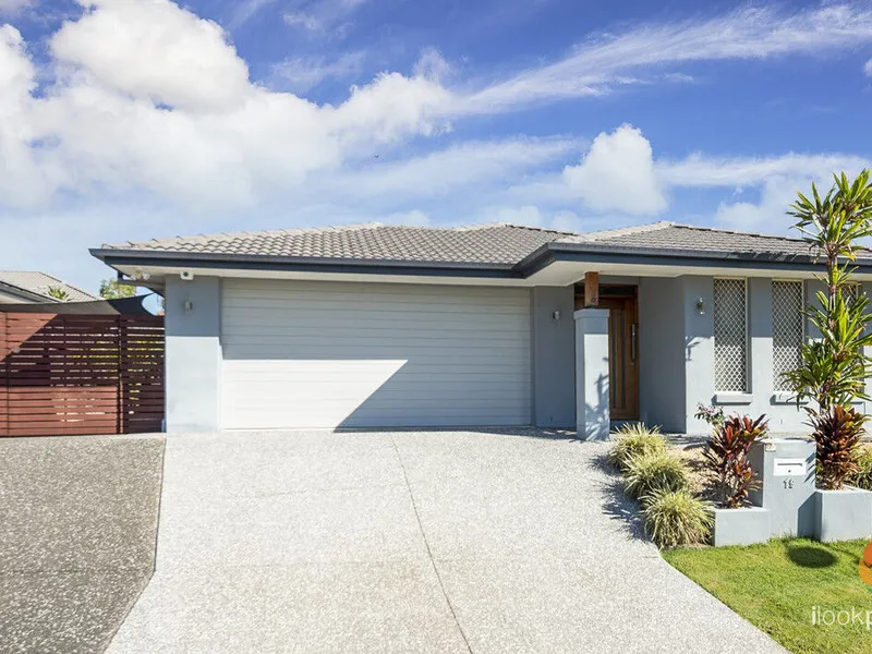 Entertain all year round! Contemporary 4 Bedroom Home