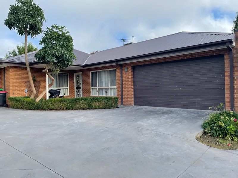 13/97b Barry Street, Romsey.