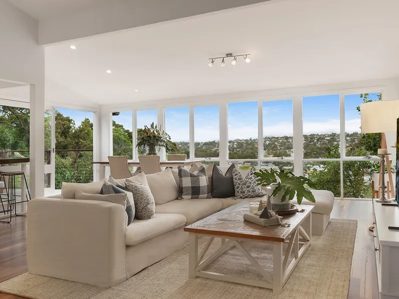 Entertainers' haven set against sweeping district views