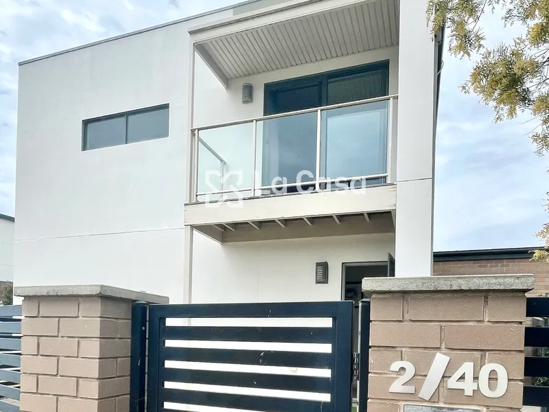 Spacious 1 Bedroom Townhouse