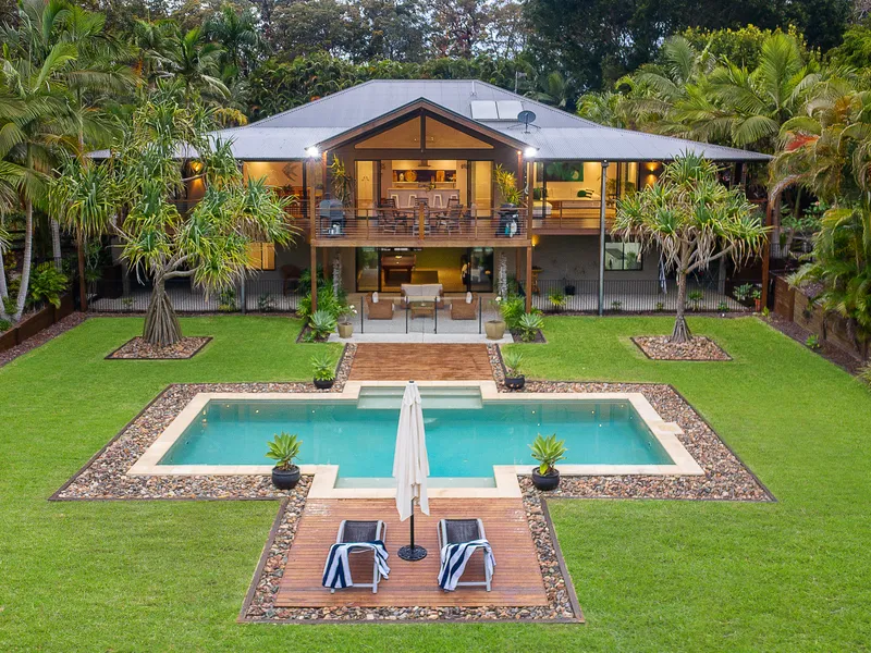 Immaculate, Feature-Packed Lifestyle Acreage 