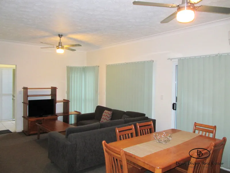 MODERN UNIT WITH OPTION FOR FURNISHED OR UNFURNISHED CLOSE TO UQ