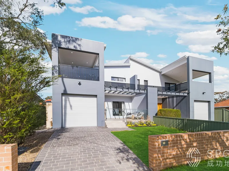 Near new luxury duplex of the highest calibre!