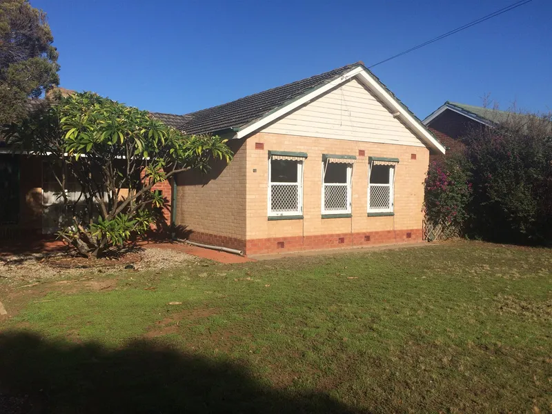 STAND ALONE 3 BEDROOM HOME ON A LARGE BLOCK
