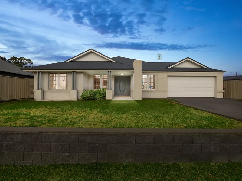 Luxurious living, sprawling 330sqm McDonald Jones Home!