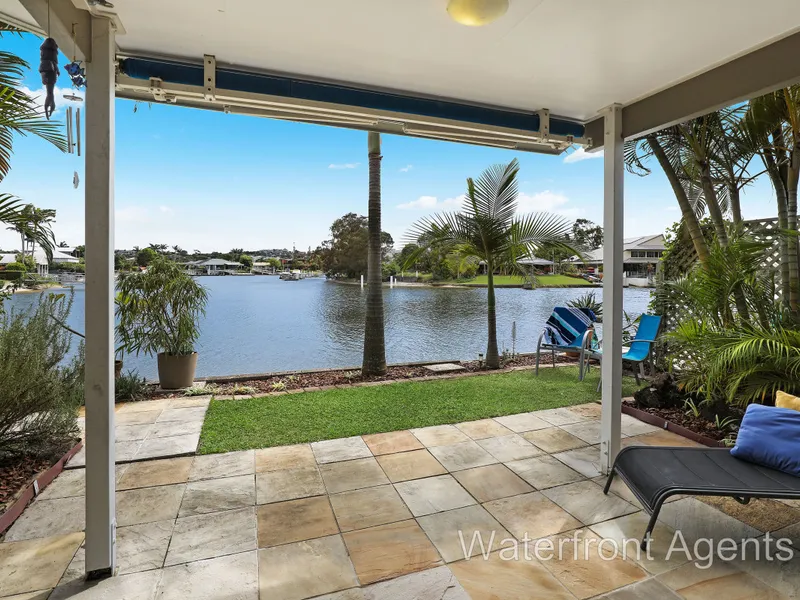 COSY & QUAINT WITH AWESOME WATER VIEWS