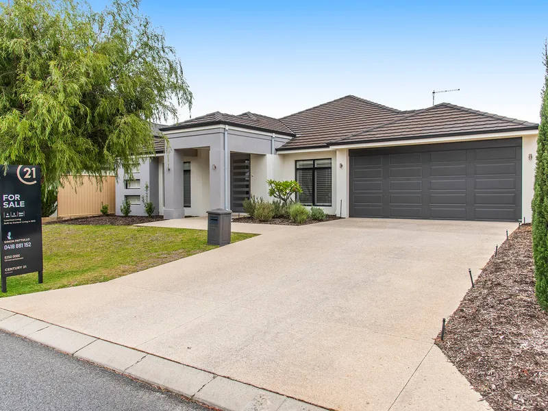 STYLISH AND SPACIOUS EXECUTIVE HOME