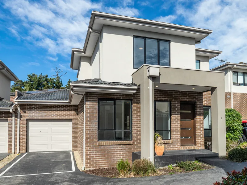 COMFORTABLE, MODERN FAMILY LIFE