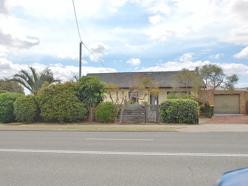 BRILLIANT DEVELOPMENT OPPORTUNITY, 739 SQM DUPLEX DEVELOPMENT BLOCK, ZONED R30 ...!