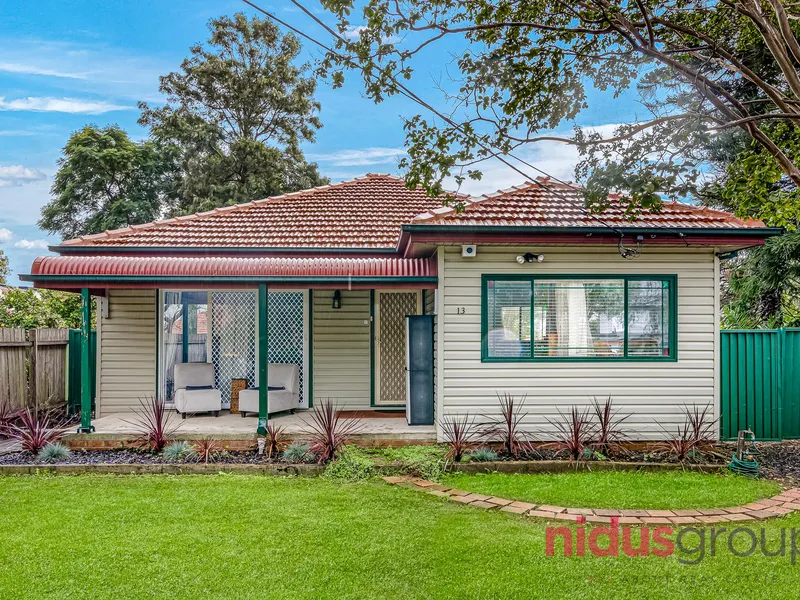 Minutes away from Westfield Shops and Station