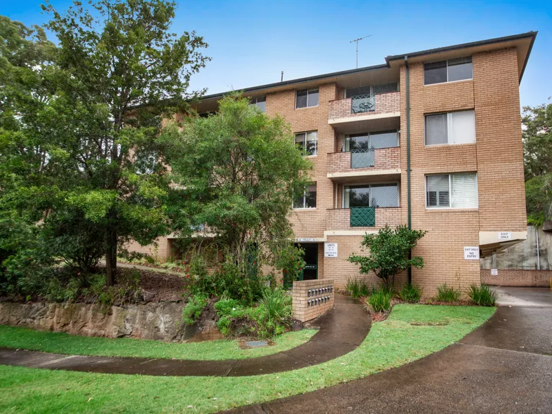 Sunny and Private Top Floor Apartment