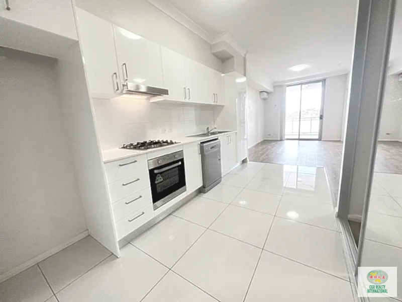 Executive style one bedroom plus study close to all amenities