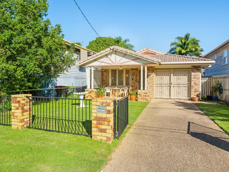 BRILLIANT LOCATION, WALK TO THE WATER