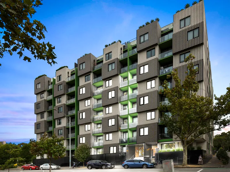 Stylish inner city living in prime Carlton position