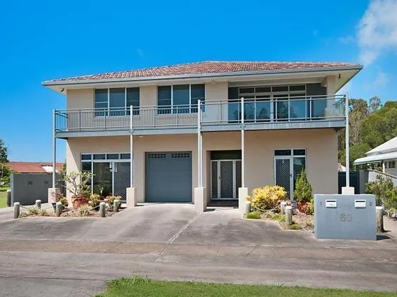 Yamba, Large 3 bedroom unit with study opposite Yamba Marina (Unfurnished)