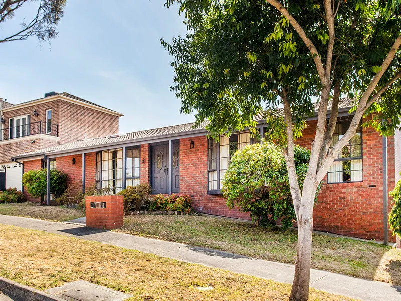 CHARMING FOUR BEDROOM HOME IN A PRIME LOCATION