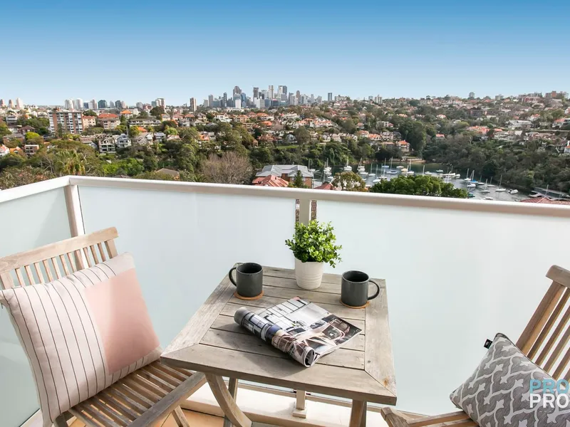 Recently renovated two bedroom, one bathroom apartment walking distance to Mosman Ferry.