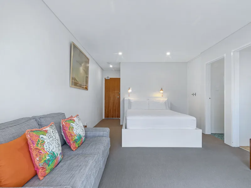 FURNISHED STUDIO IN THE HEART OF GLEBE