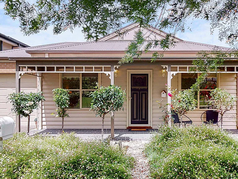 COTTAGE VIBES - ARENA ESTATE!