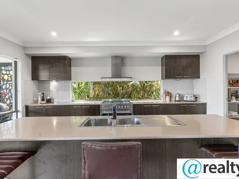 LUXURY EXECUTIVE HOME WITH POOL