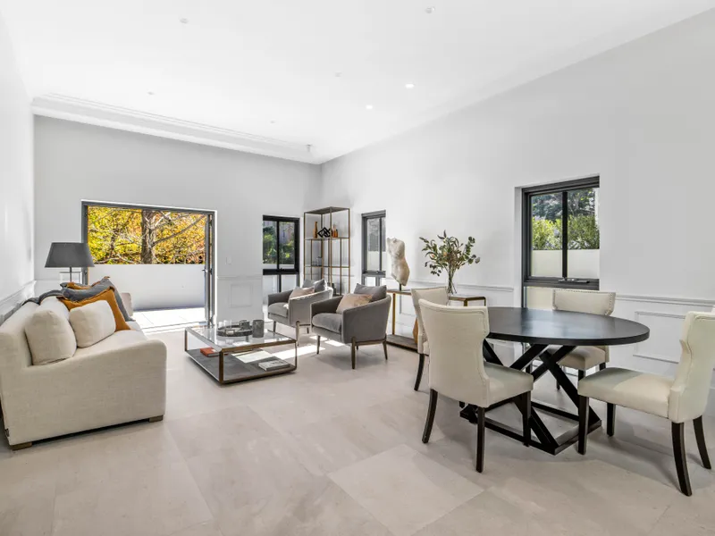 EXCLUSIVE & SOPHISTICATED LIFESTYLE