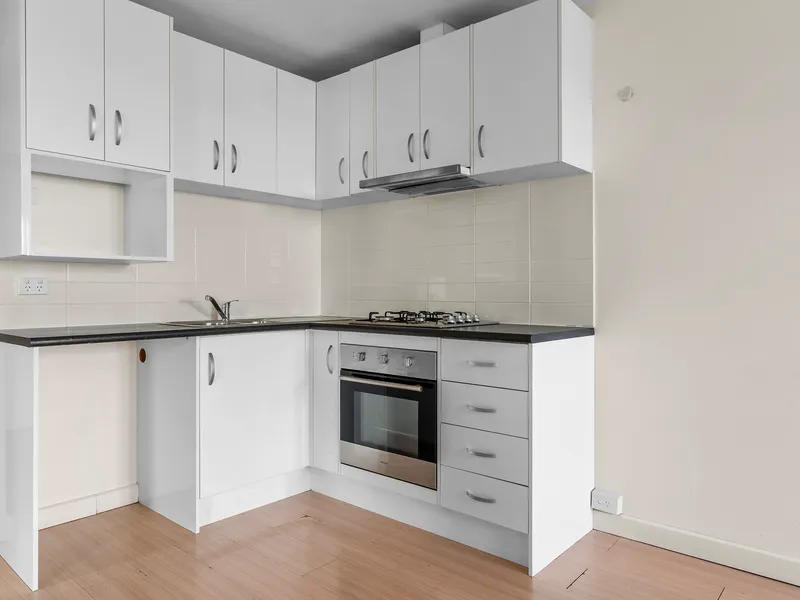 UNFURNISHED THREE BEDROOM UNIT, LOCATED NEXT DOOR TO UNISA MAGILL CAMPUS