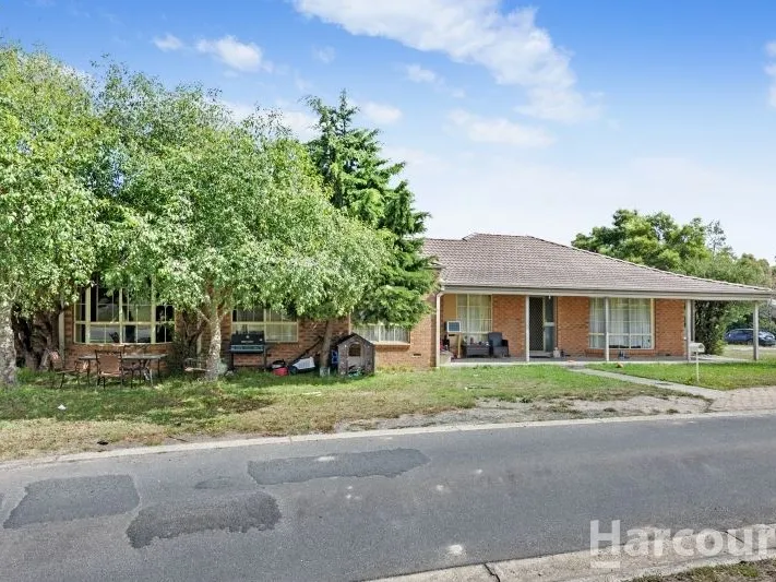 Spacious Family Home In Popular Mount Helen!