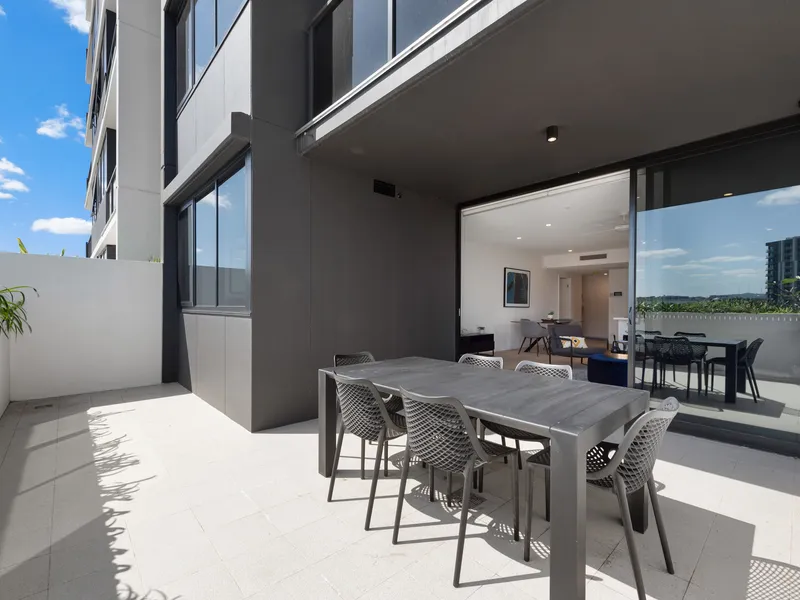 City Facing 2 bedroom, 2 bathroom Terrace Level Apartment with 2 separate Terraces!