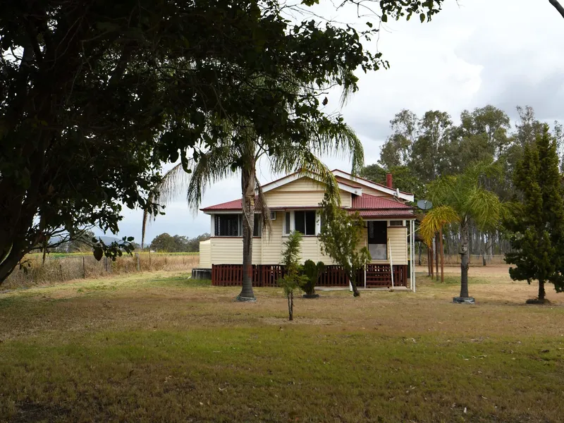 Charming Freshly Painted Home Near Lowood