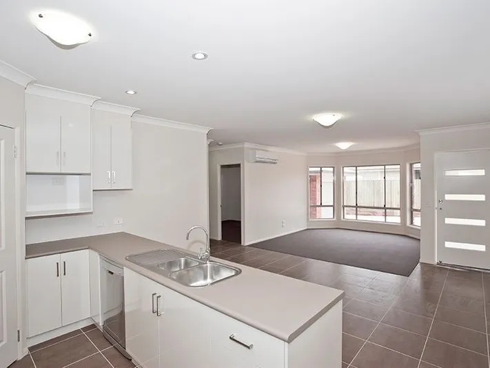 Spacious 2 Bedroom Highfields unit close to shops, schools and public transport