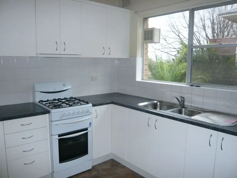 BRIGHT AND AIRY IN A FANTASTIC LOCATION