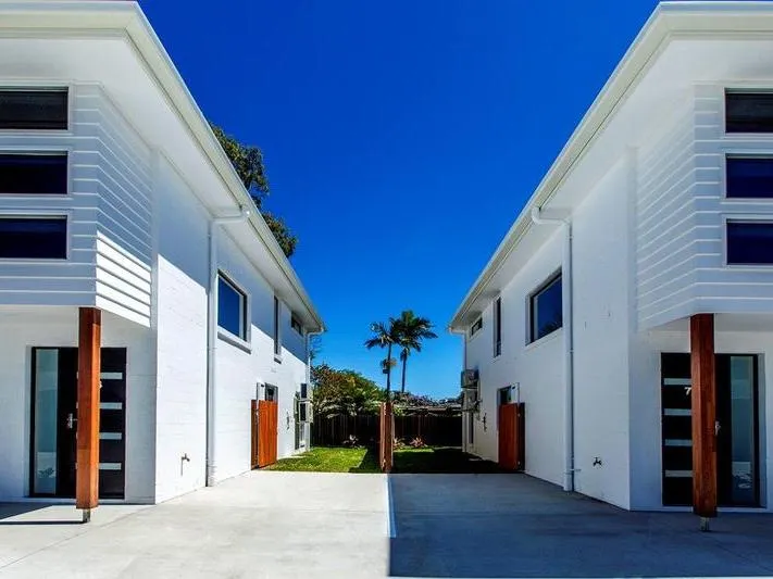 LUXURY TOWNHOUSE IN CONVENIENT LOCATION