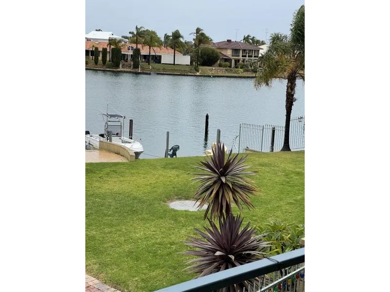 Modern Two Storey Waterfront Townhouse With Canal Views