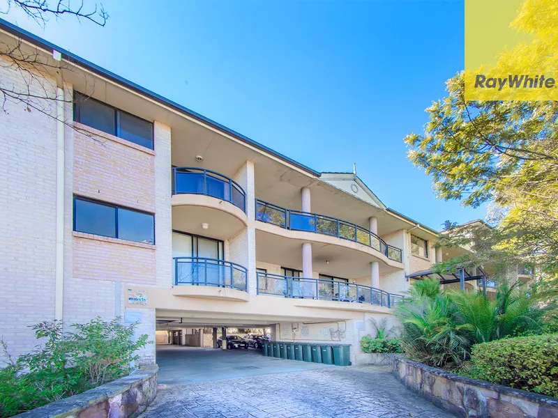 Top Floor Apartment, Desirable Location!