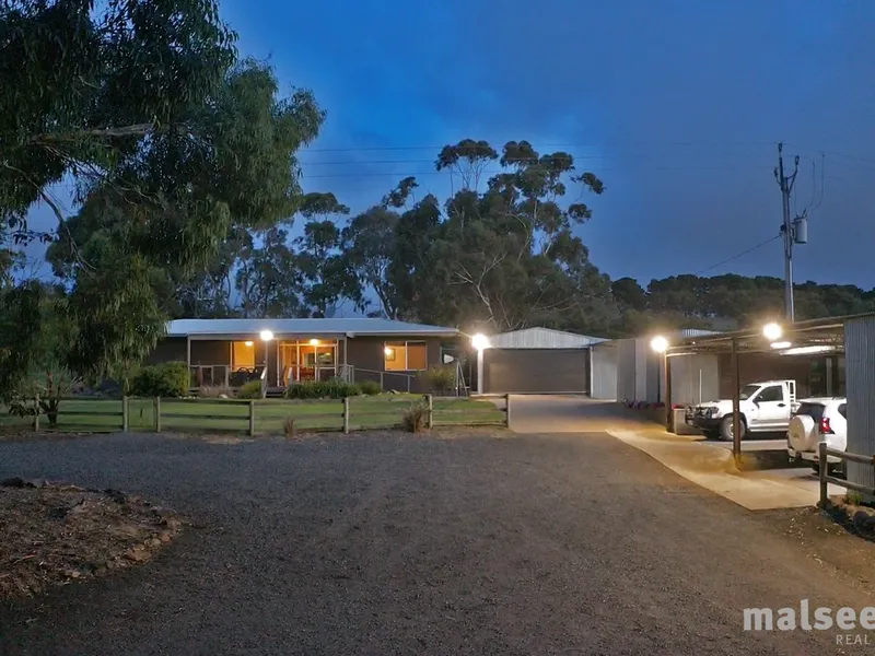 Secluded Country Living, 45 Mins from Adelaide Airport! 