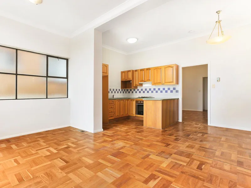 Large One Bedroom With Parking
