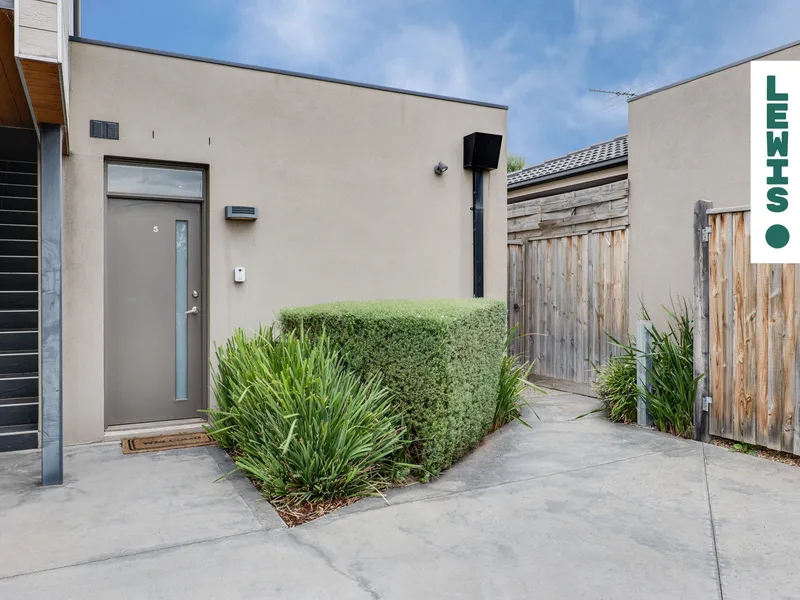 Contemporary Apartment Living!