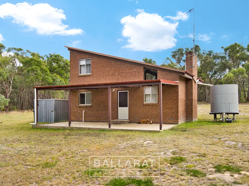 IDEAL GETAWAY ON 5 PRIVATE ACRES IN POPULAR DEREEL