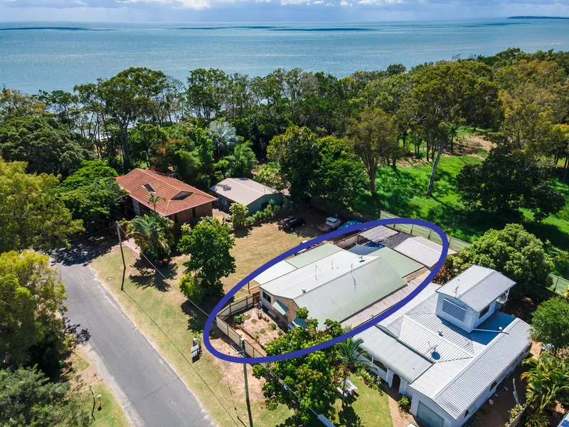 Character Filled Home With Pool - A Stones Throw To The Beach!