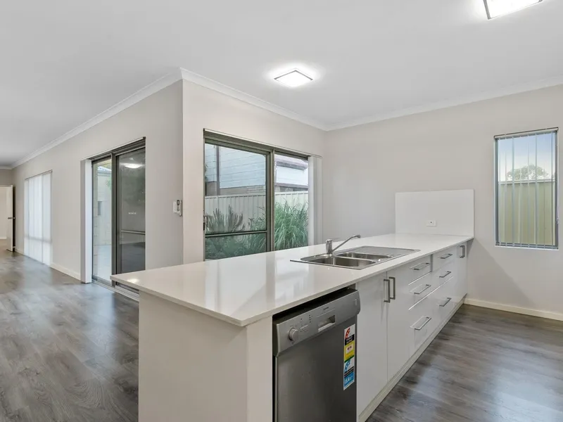 Easy Care Living In A Fantastic Parkland Location