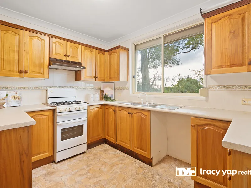 A modern 3 bedroom home in highly sought-after location Brand new floorboard!!