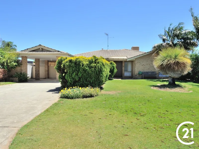 CENTRAL GEM - LAWN MOWING INCLUDED!