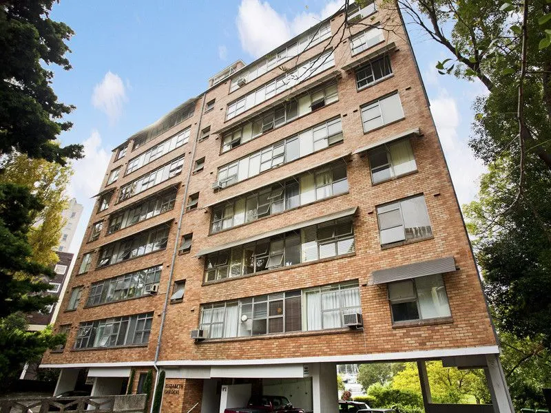 Renovated One Bedroom with Parking & Storage Cage